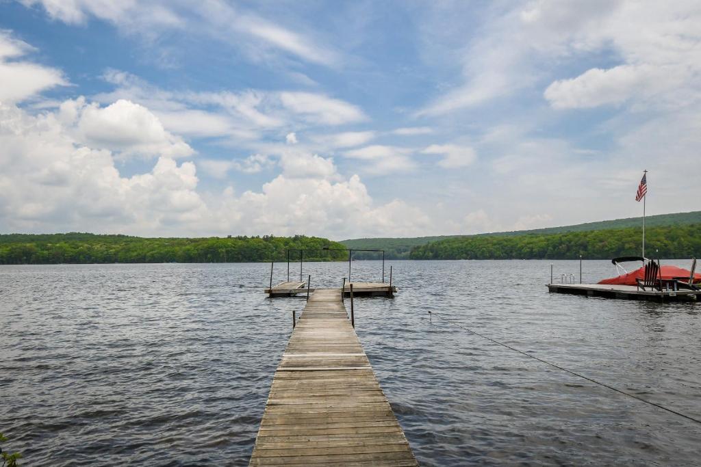 Lake House photo 1