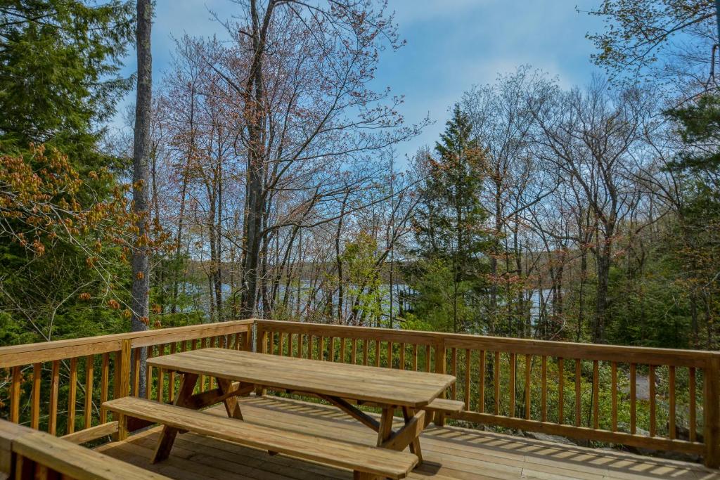 Lake House photo 2