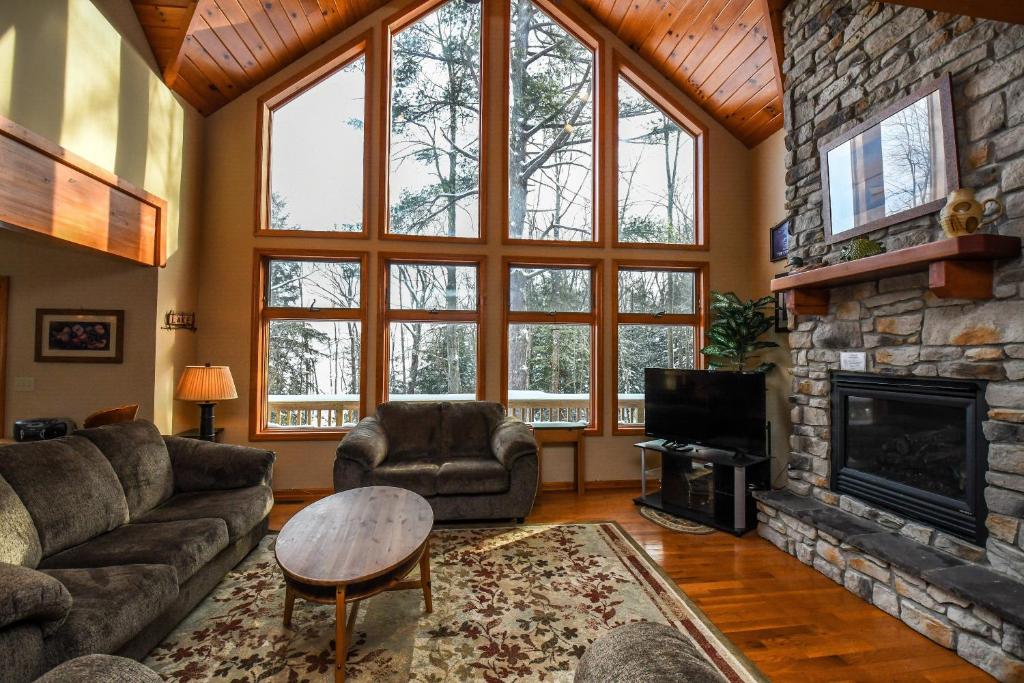 Lake House photo 3