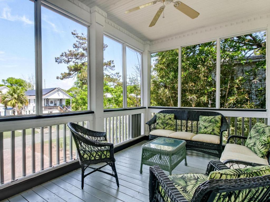 Little Beach Cottage image