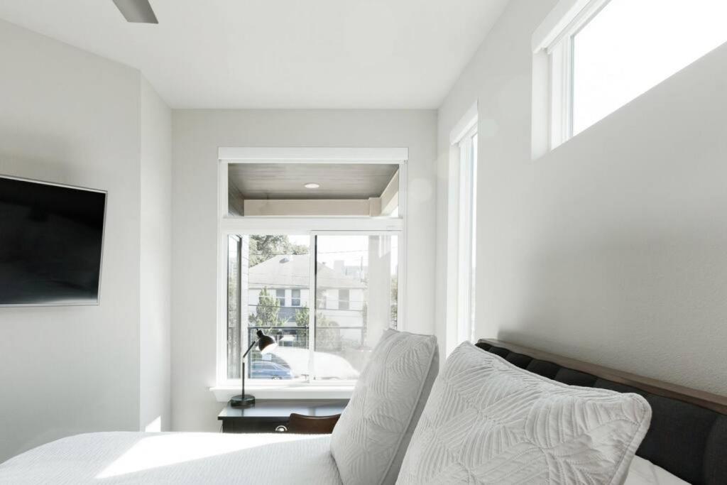 Capitol View Condos by One Fine Bnb - Paramount photo 3