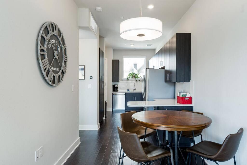 Capitol View Condos by One Fine Bnb - Paramount photo 4