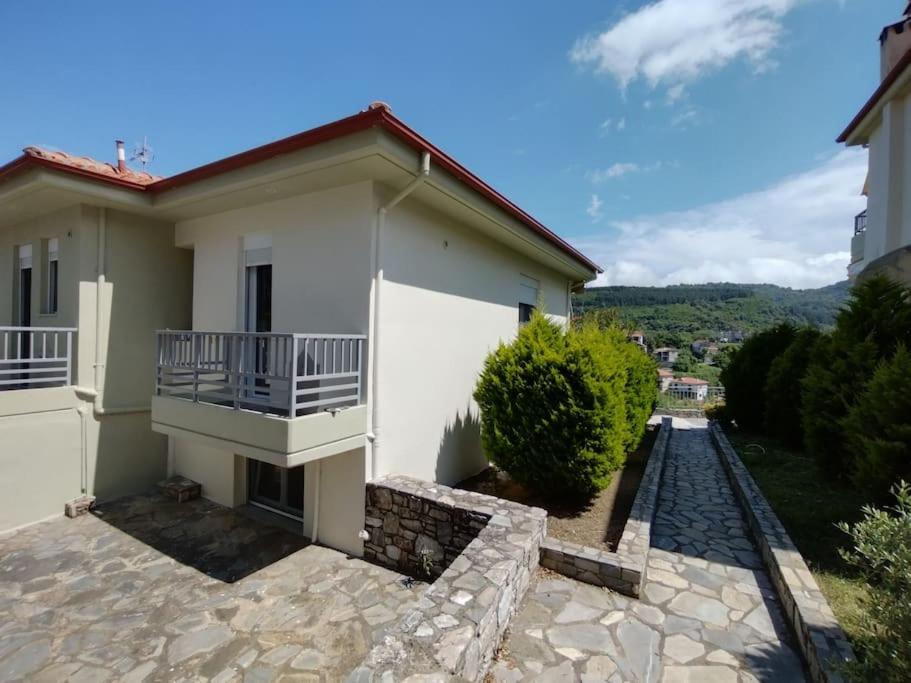 Hillside house by the sea photo 3