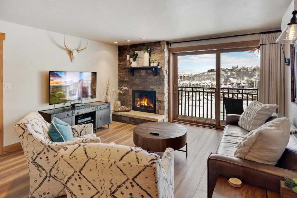 Bear Claw 406 - Ski-in Ski-out Condo! image