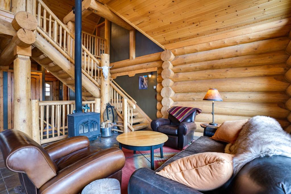 Dog-Friendly Cabin on Private 45-Acre Ranch! photo 3