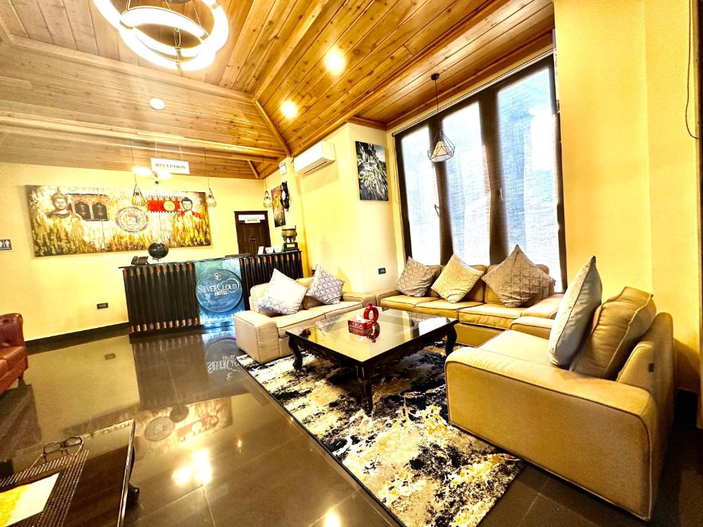 Silver Cloud Hotel photo 2