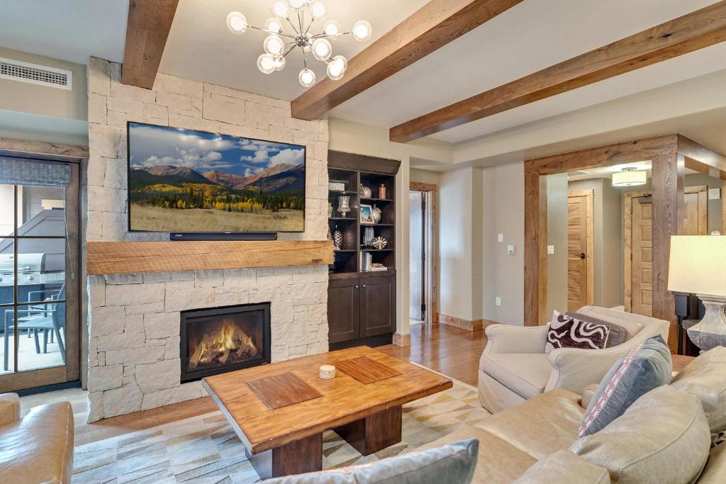 Edgemont 2306 - Luxury Ski-in Ski-out Condo photo 3
