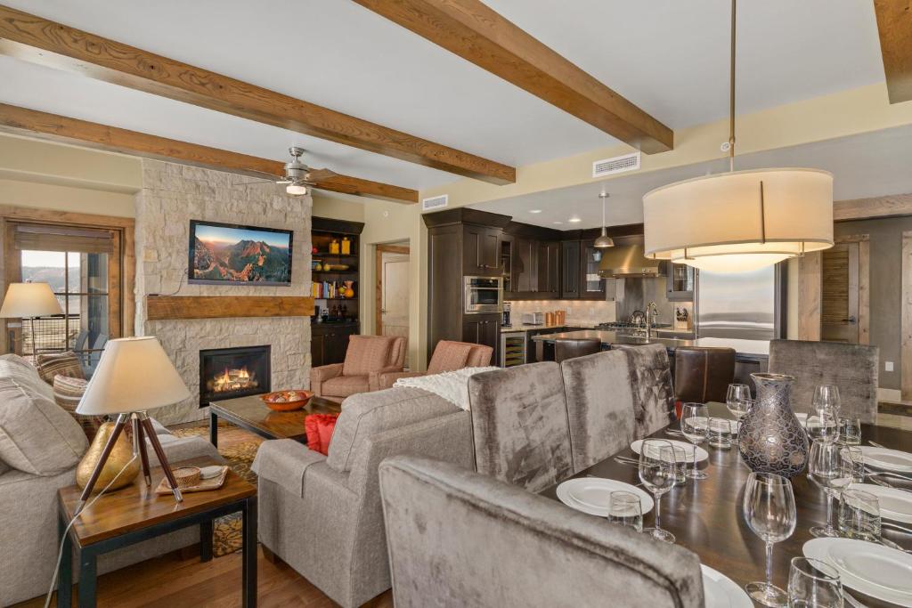 Edgemont 2402 - Luxury Ski-in Ski-out Condo photo 4