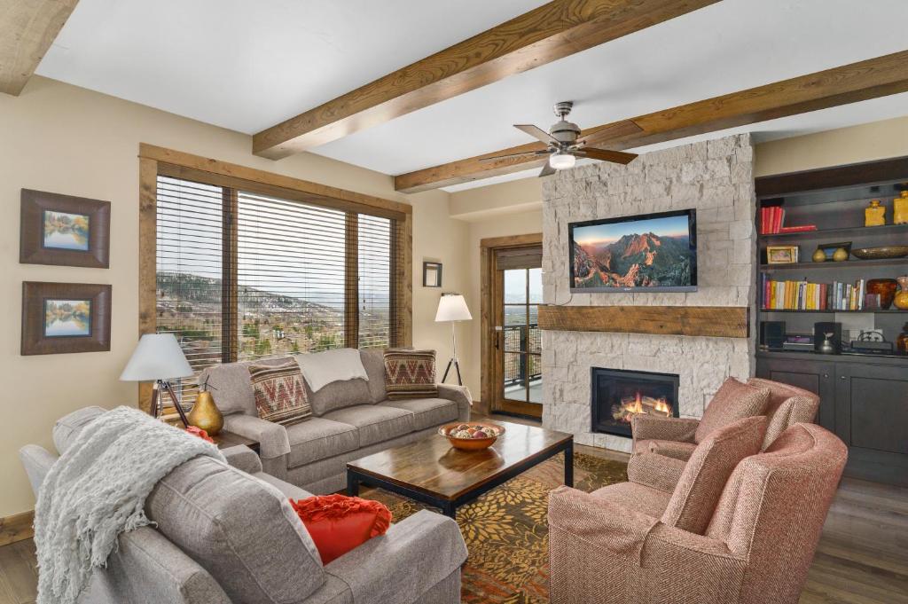 Edgemont 2402 - Luxury Ski-in Ski-out Condo photo 1