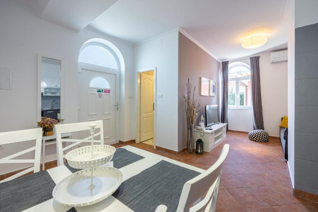 Apartments Villa Dora photo 3