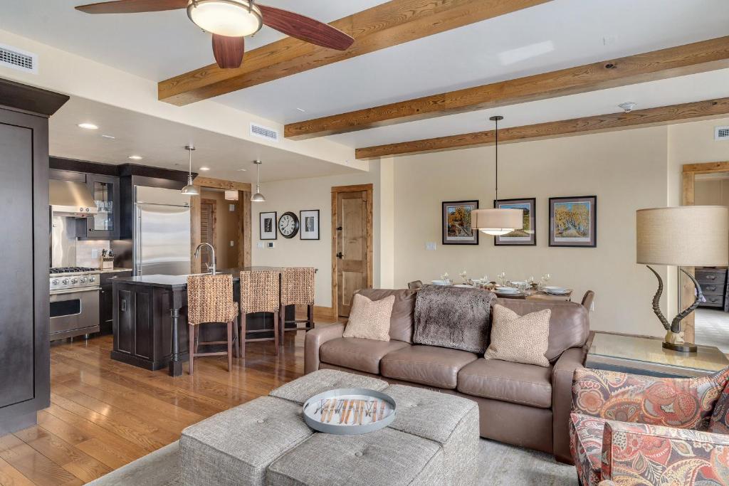 Edgemont 2602 - Luxury Ski-in Ski-out Condo photo 2