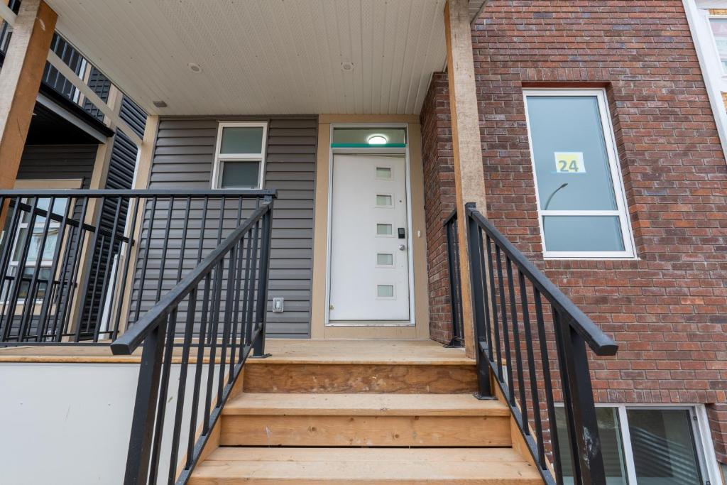 Your Perfect 2BR Stay in SE Calgary photo 1