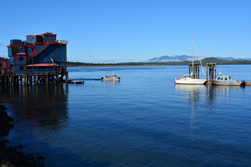 Island Village Properties at Fred Tibbs photo 4