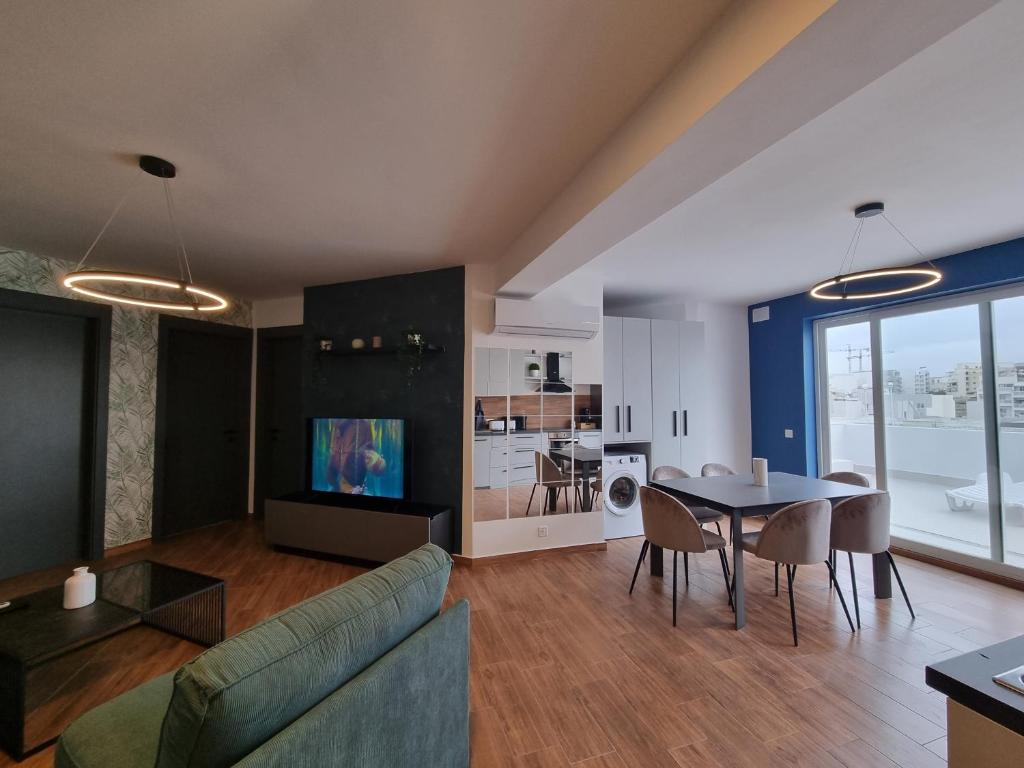 KORZO SUITES MSIDA LUXURY PENTHOUSE WITH POOL photo 2