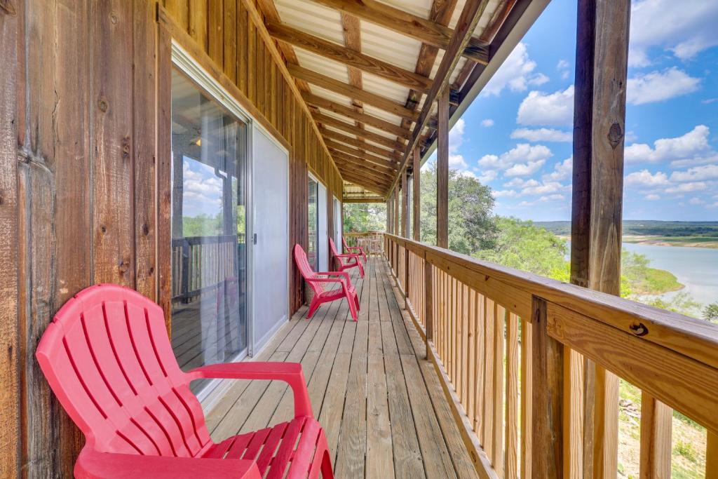 Waterfront Spicewood Home Deck, Fire Pit and Grill photo 1