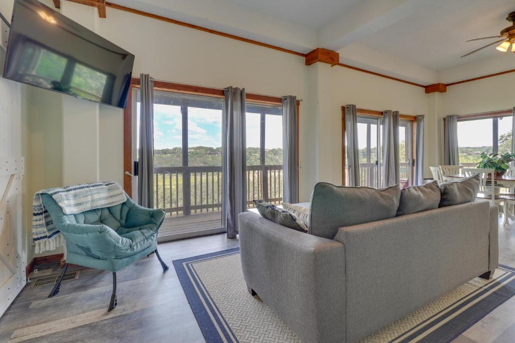 Waterfront Spicewood Home Deck, Fire Pit and Grill photo 3