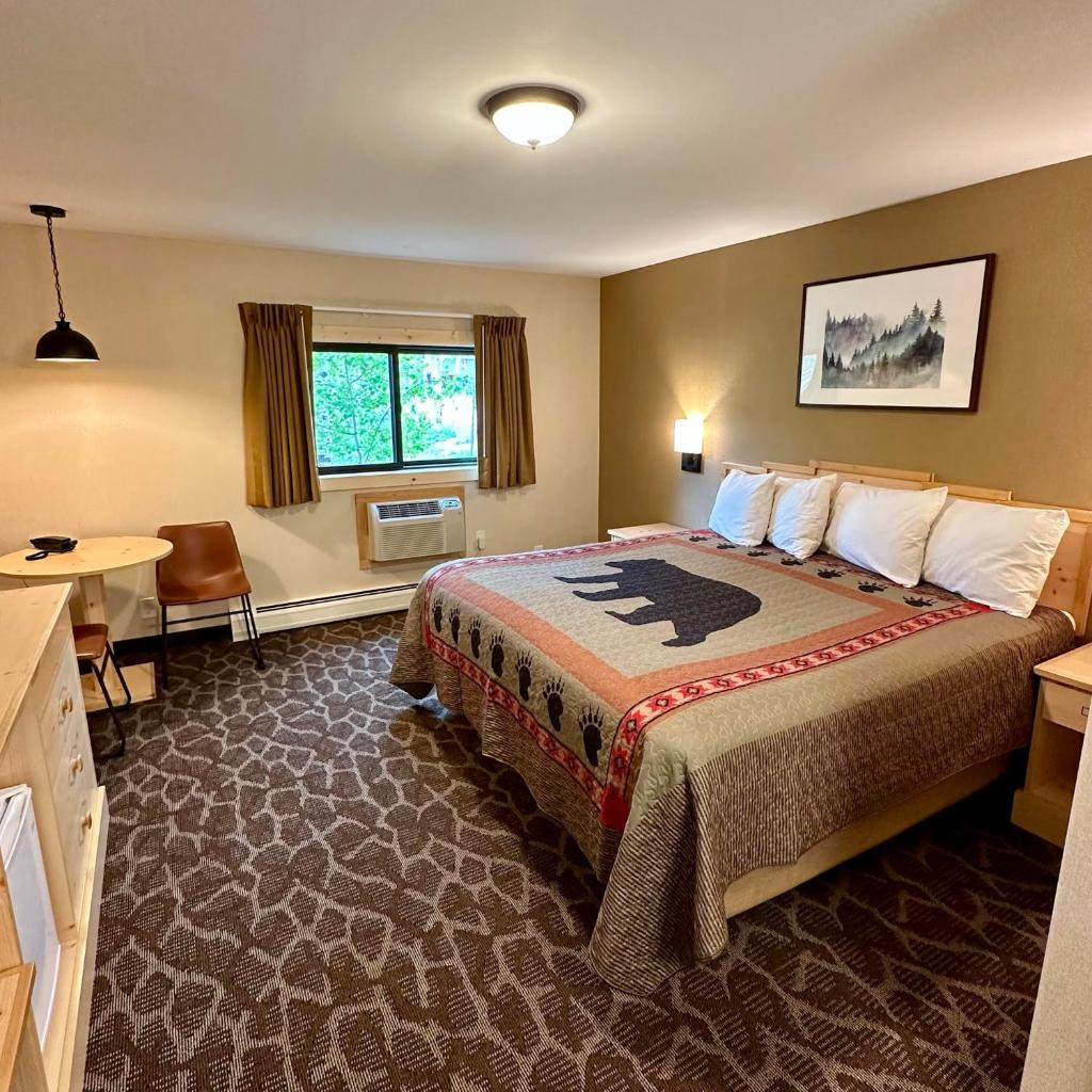 Spirit Lake Lodge image