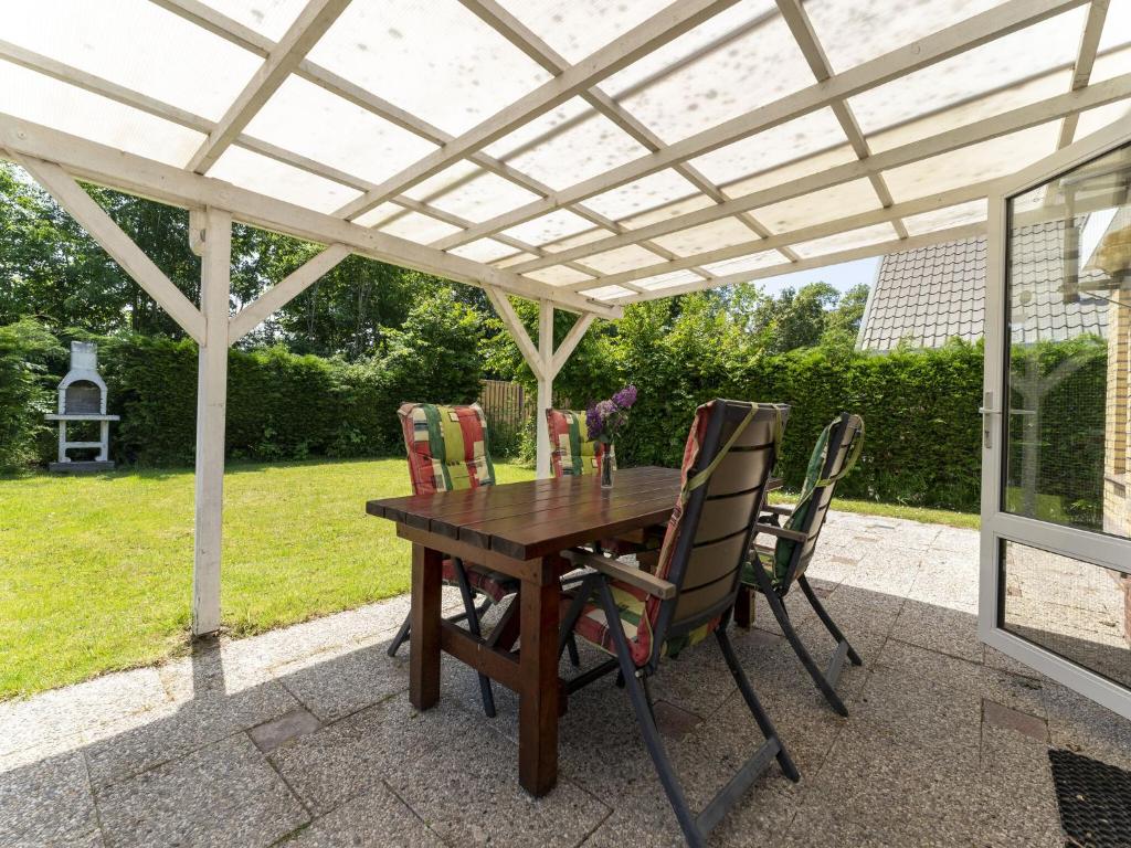 Beautiful holiday home in Baarland with private garden photo 4