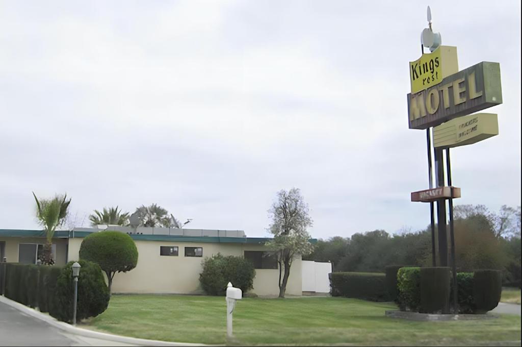 Kings Rest Motel image