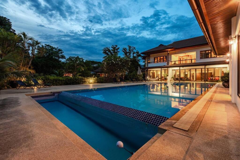 Large 7 Bed Luxury Villa on the Golf Course! PHJ photo 1