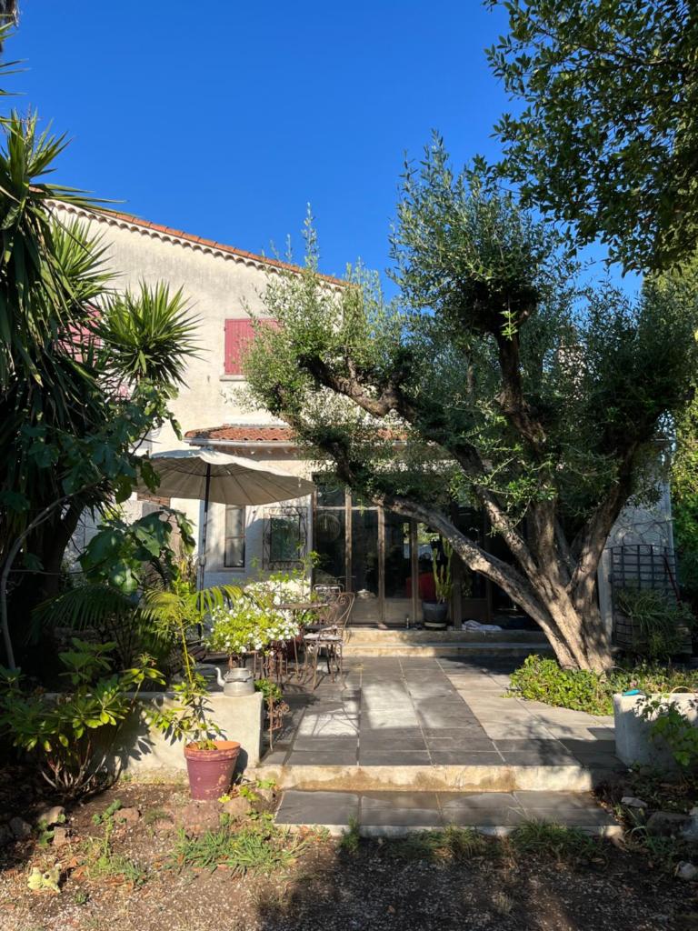Maison 3 chambres avec piscine dans un jardin luxuriant photo 4