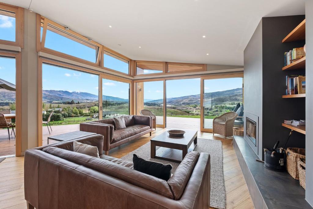 Vino and Views - Bannockburn Holiday Home photo 1