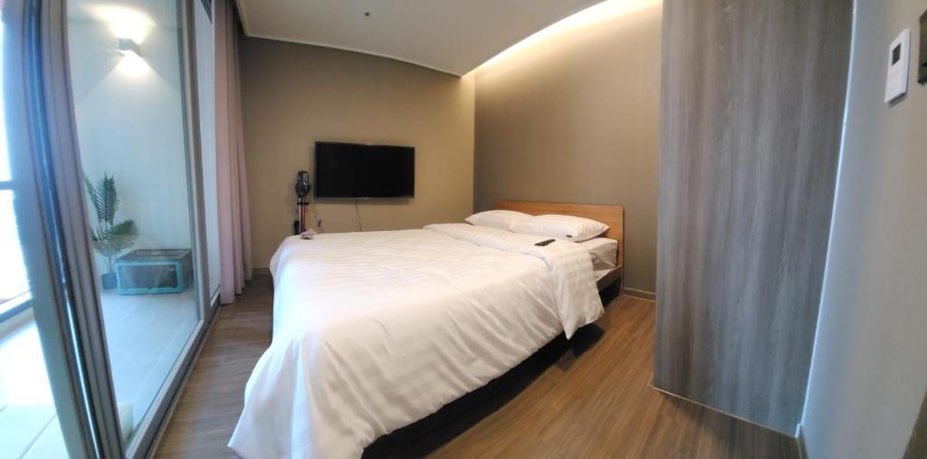 Elbon The Stay photo 1