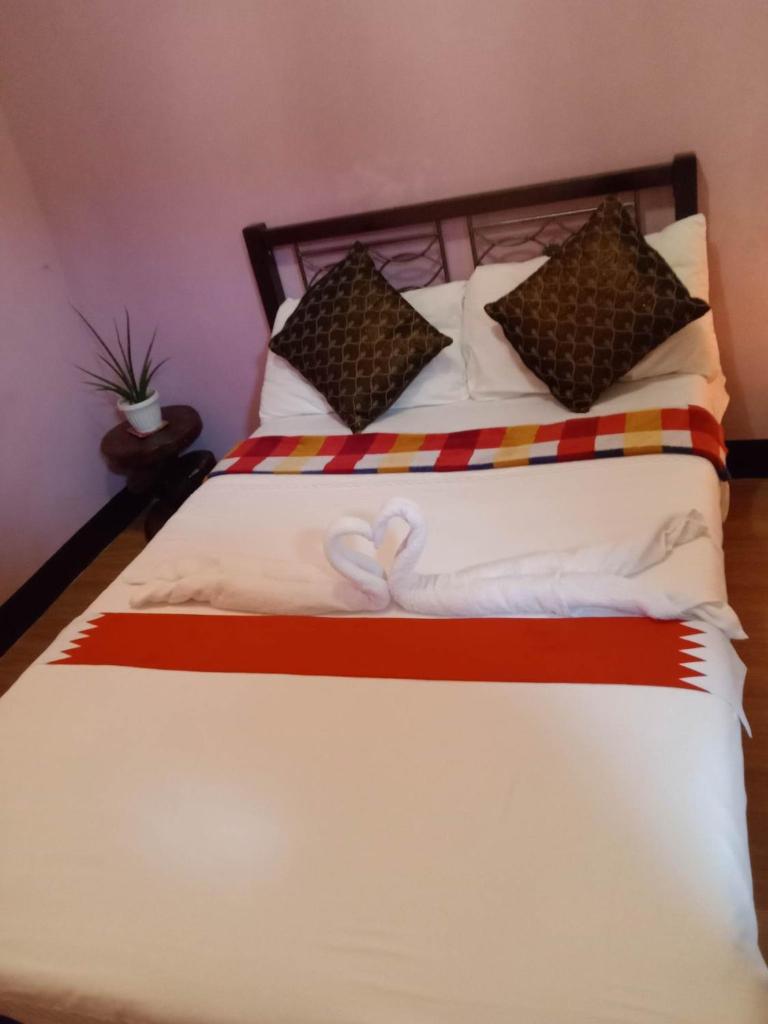 Leigh HomeStay - Tap to explore photos