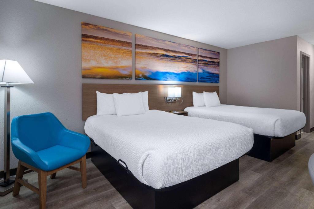 Days Inn & Suites by Wyndham Commerce image