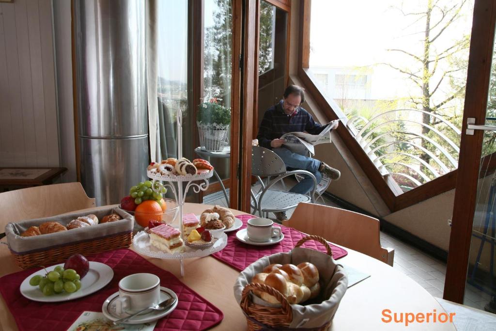Четырехместный (Улучшенный четырехместный номер), Lugano Savosa Youth Hostel