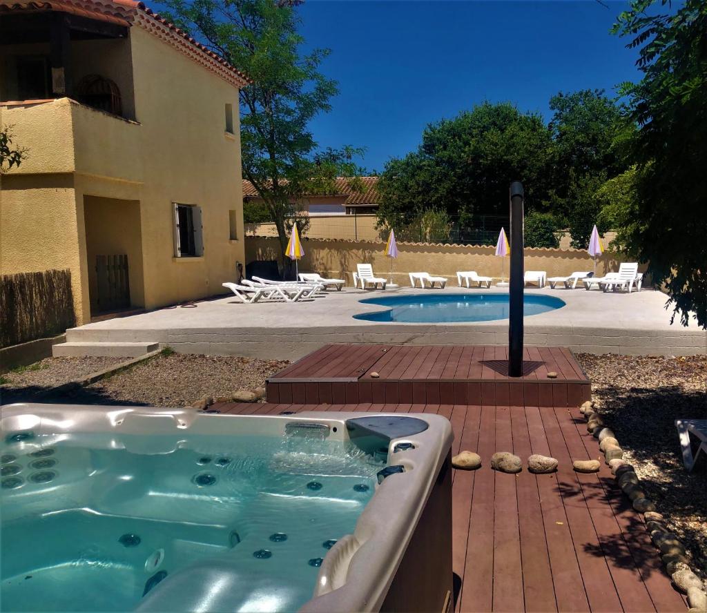 Gîte Canoé Piscine chauffée et Spa en Ardèche Méridionale photo 1