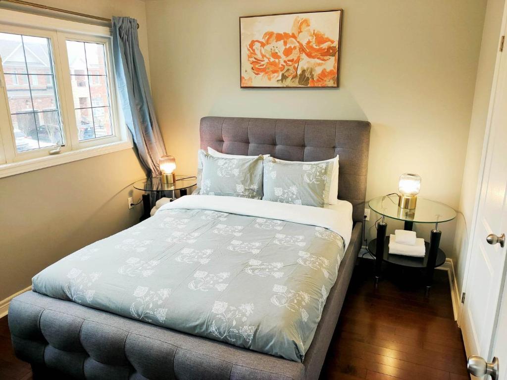 Affordable Room with FREE Parking in Newmarket ON photo 1