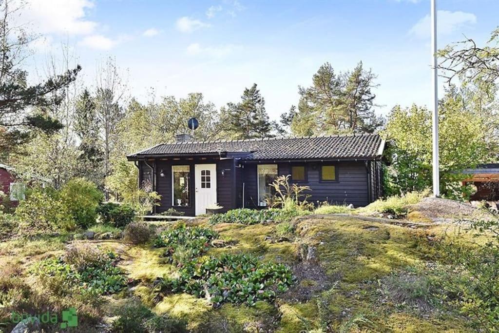 Sällskapshus i mysig skärgårdsmiljö