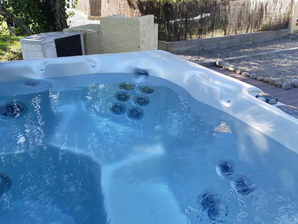 Gîte Canoé Piscine chauffée et Spa en Ardèche Méridionale photo 4
