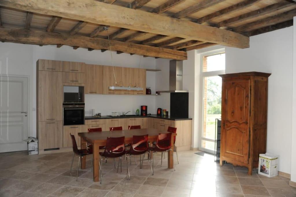 Gite classé quatre étoiles dans les dépendances du chateau de Manau photo 1
