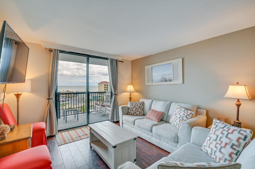 Myrtle Beach Resort Condo Walk to Family Kingdom!
