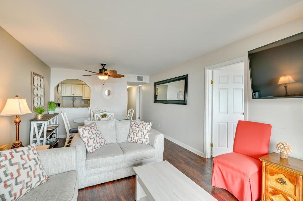 Myrtle Beach Resort Condo Walk to Family Kingdom! photo 4