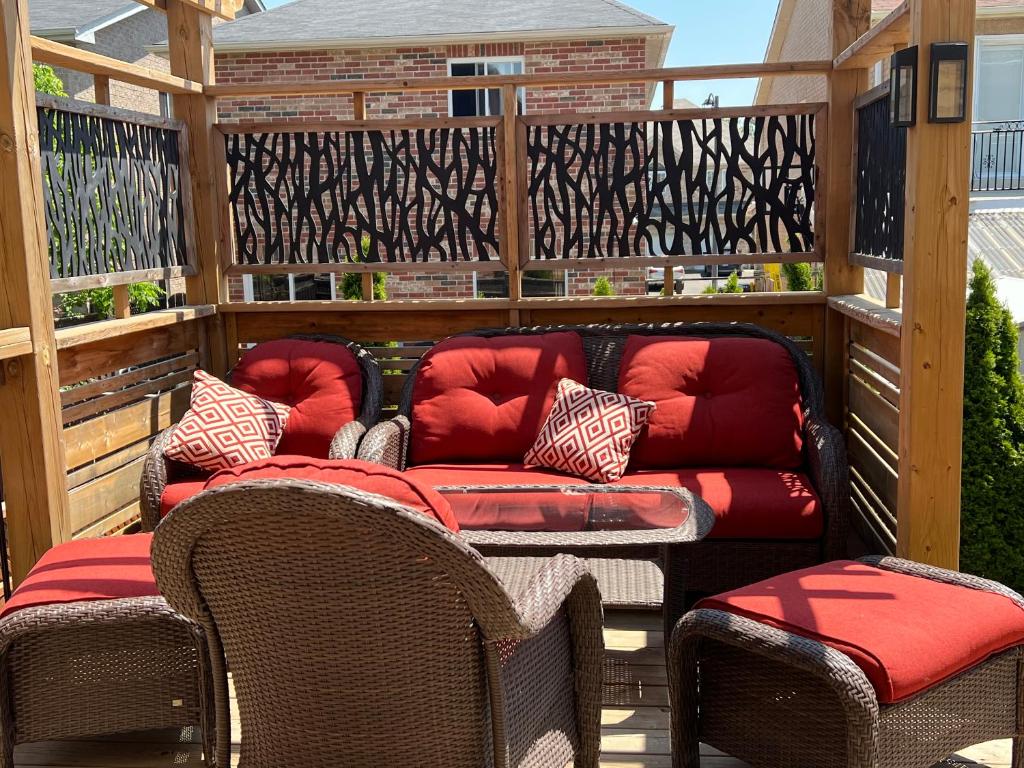 Cozy 5 Bedroom House Mississauga photo 4