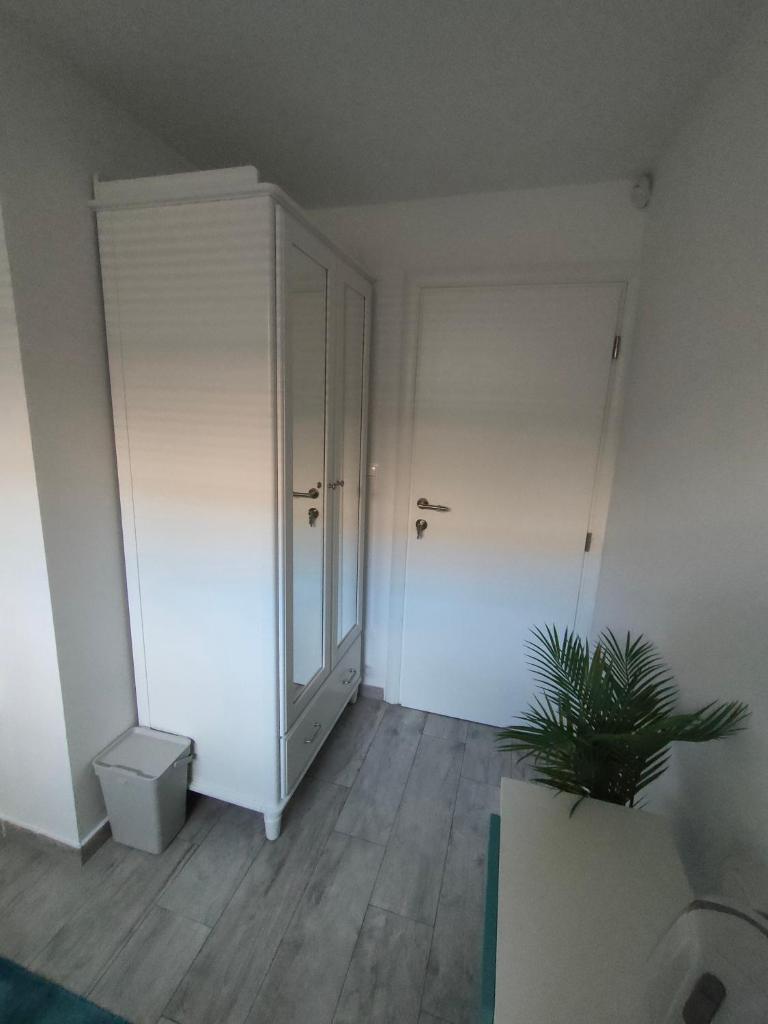 Comfort Rooms Remiza - Private Parking - Self check-in - Tap to explore photos