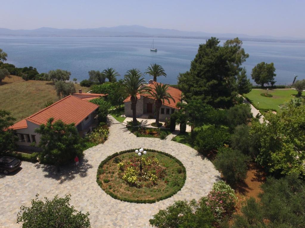 Seafront Luxury Villa w/5-en/suite BR & BBQ