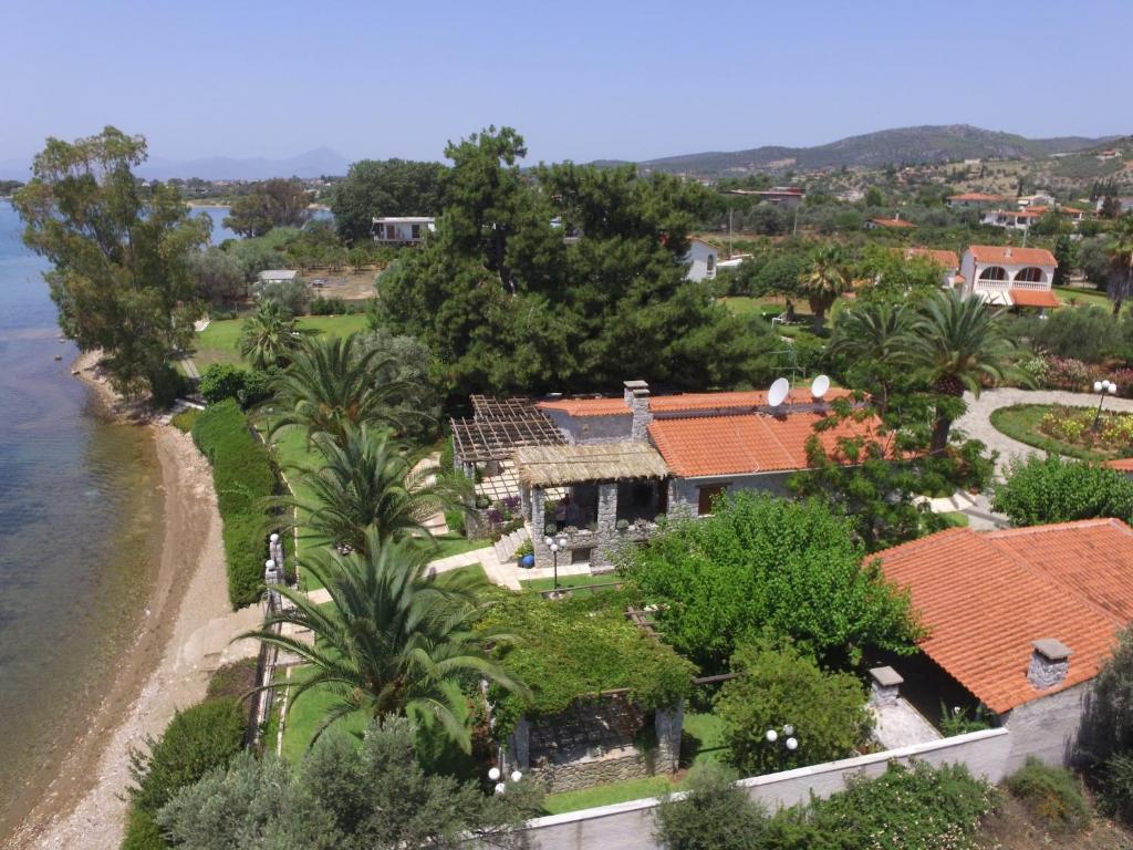 Seafront Luxury Villa w/5-en/suite BR & BBQ photo 1