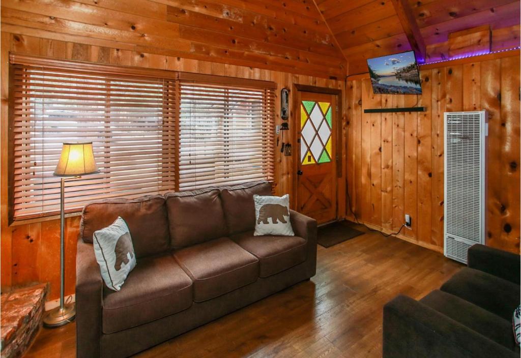 Twin Bear - Cozy and convenient, relaxing cabin with a nice fenced yard and a BBQ photo 3
