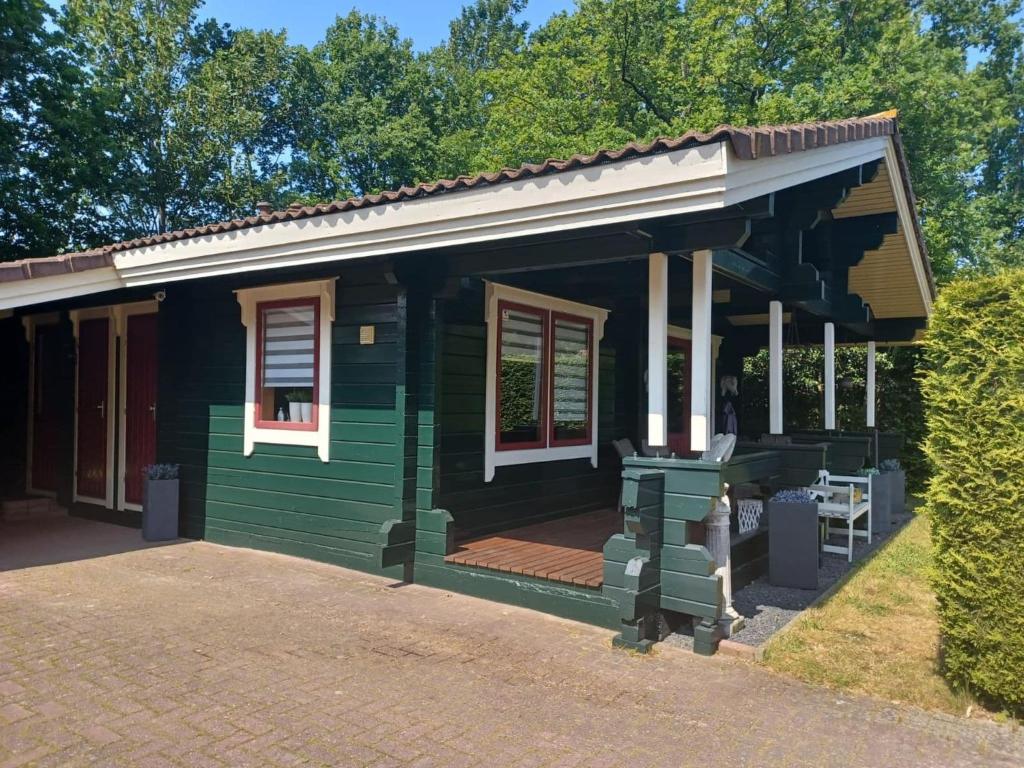 Beautiful holiday home in Hulshorst with garden photo 1
