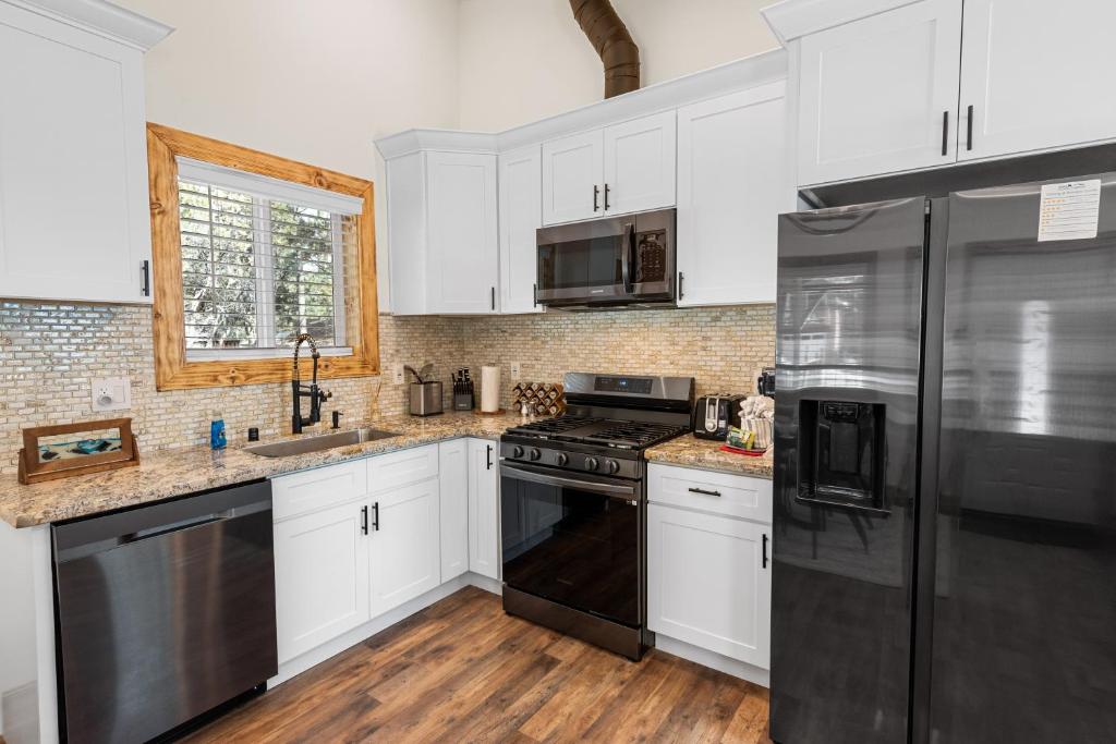 Autumn Dream - FULLY UPDATED, an unforgettable location to make family memories!! photo 3