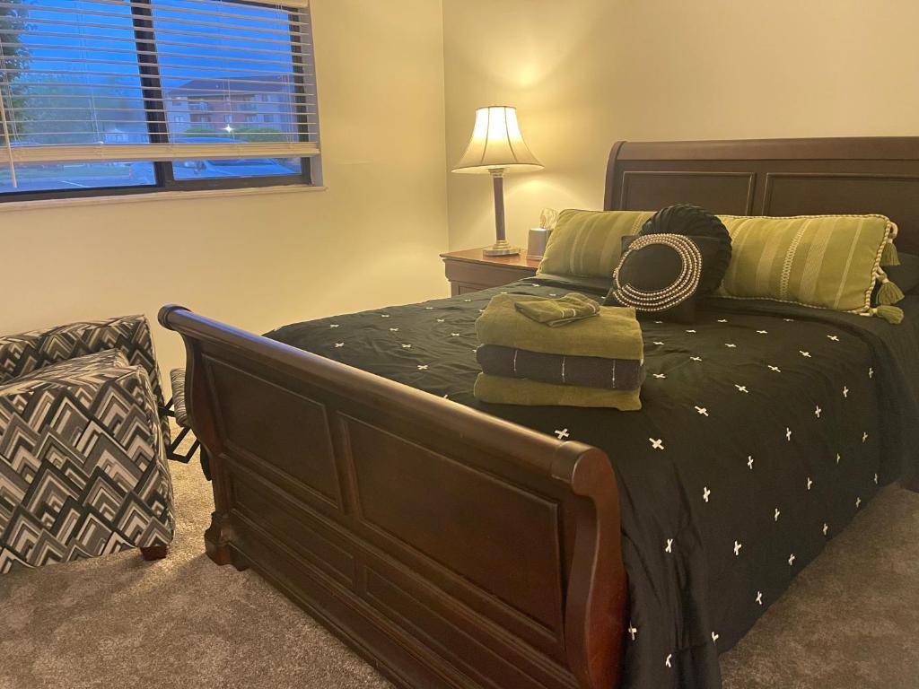 Miami Gallery #71 Gorgeous Full Size Bedroom with SHARED Bathroom photo 1