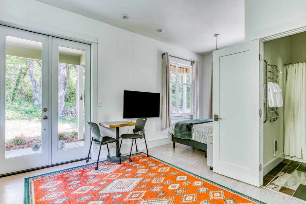 Owl Creek Studio photo 1