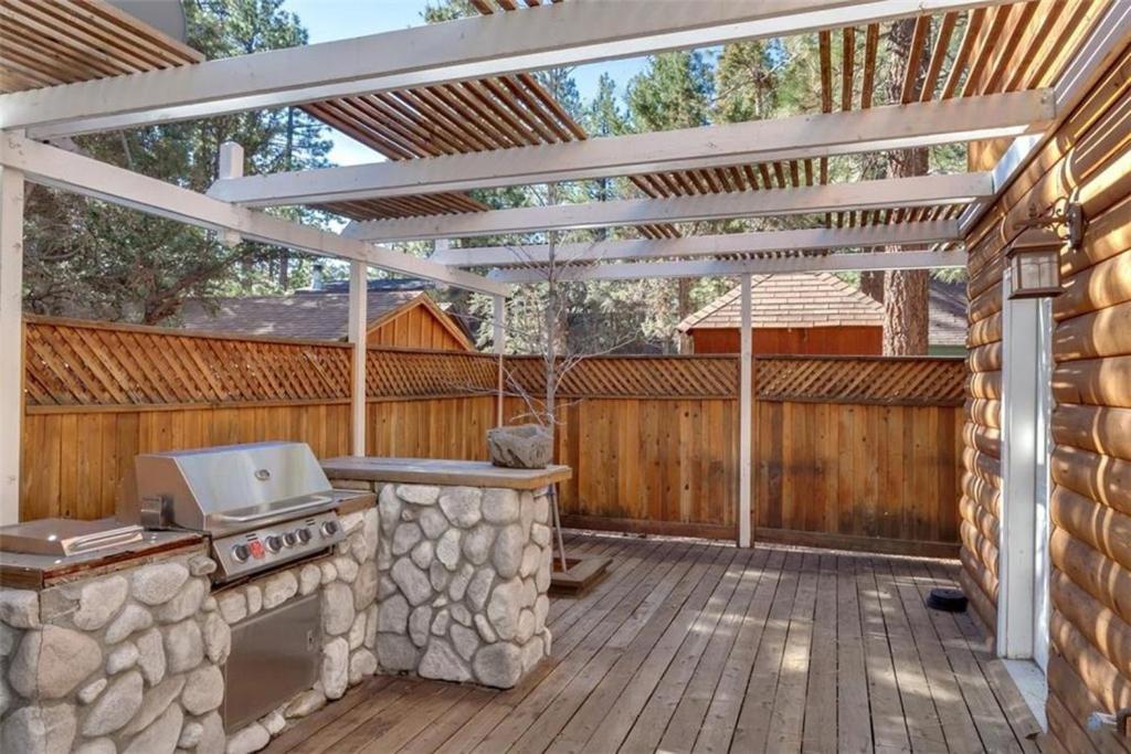 Stonehouse Retreat - Spacious mountain home with Game Room, WiFi, and perfect for family gatherings! photo 4