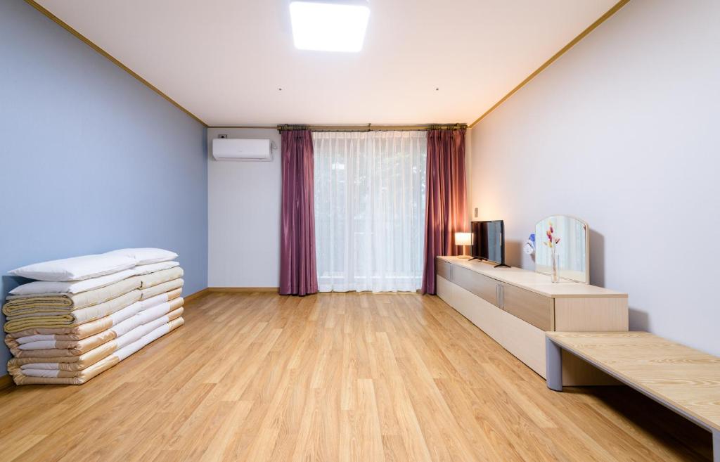 Seogwipo Worldcup Resort photo 2