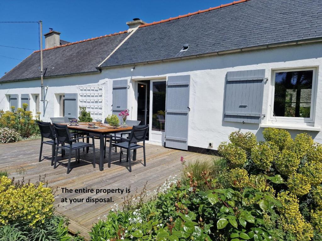 Holiday home with terrace and garden in Locquirec photo 1