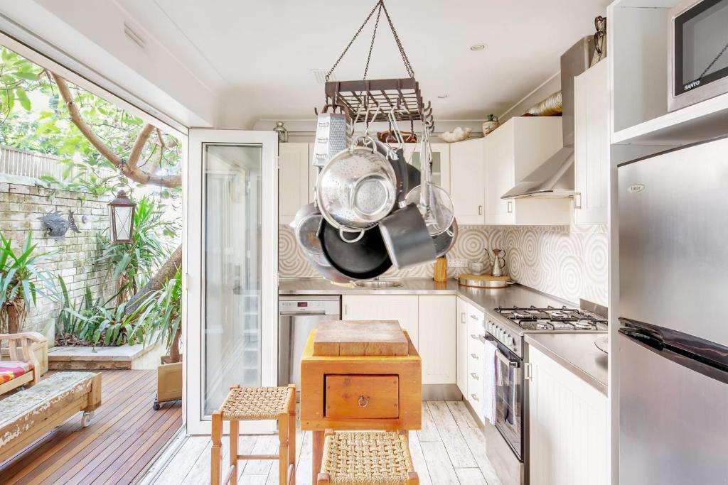 Prime locale 3 Bed Artists Home by Surry Hills photo 4